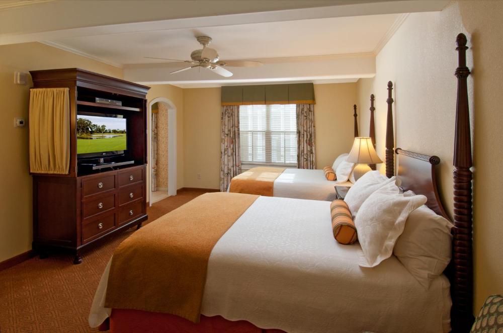 Queen Room with Two Queen Beds - Resort View interior